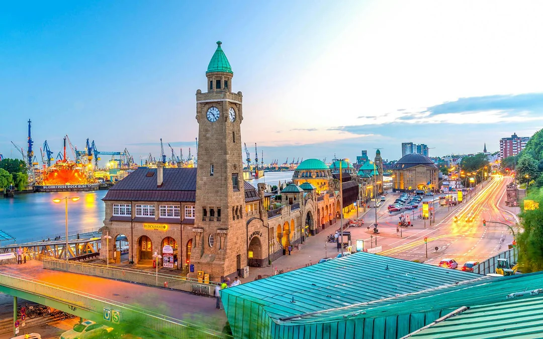 1.5-Hour Harbour & Speicherstadt Cruise Image 4
