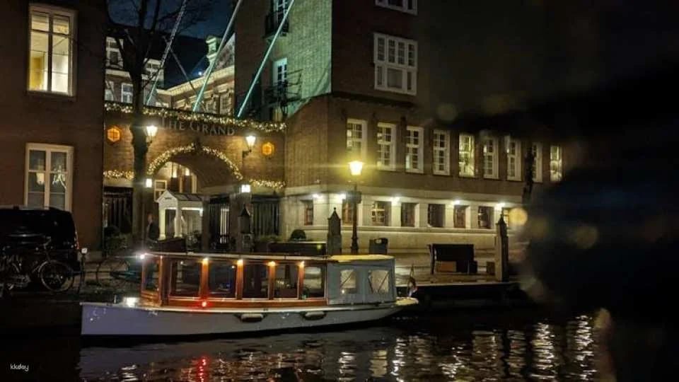 1.5-hour private guided boat tour with welcome drink