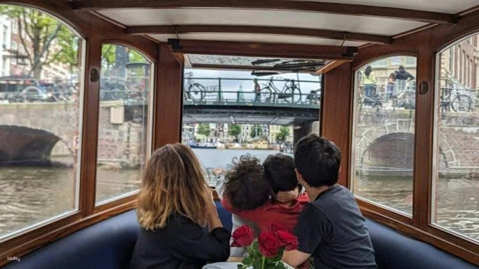 1.5-hour private guided boat tour with welcome drink