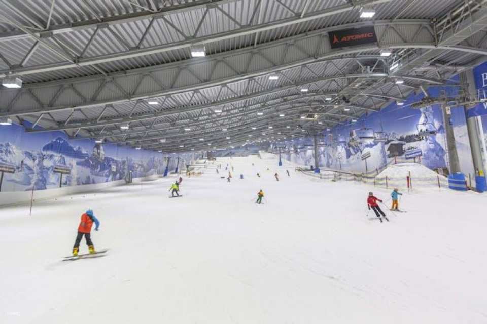 1-day pass for ski and snowboard experience in Snow World