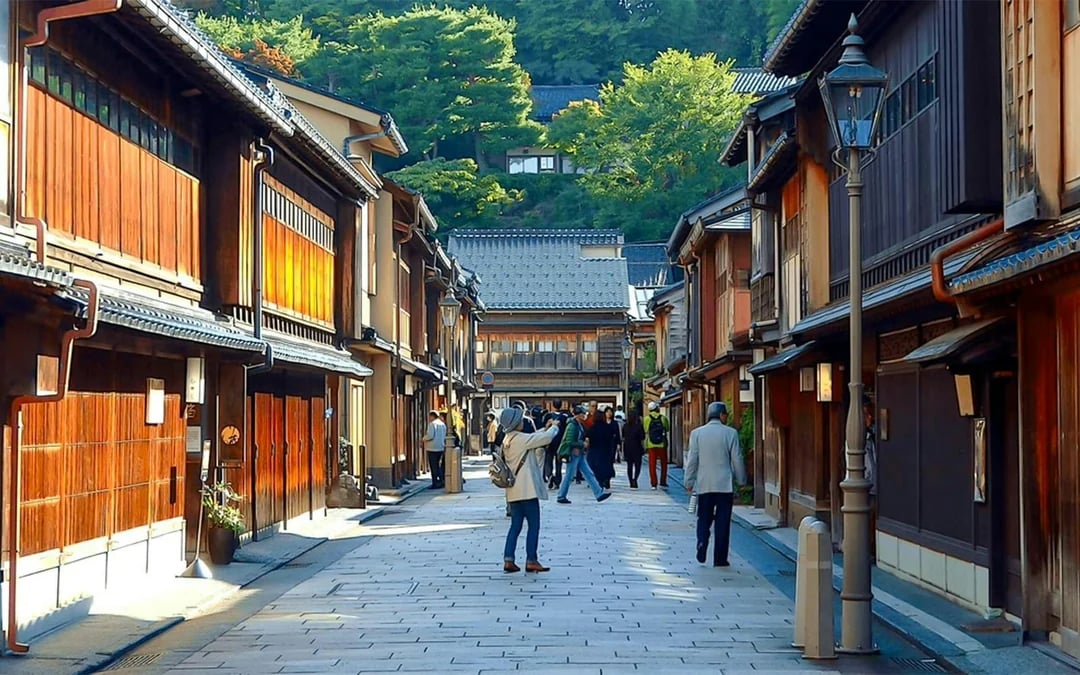 1-Day Tour from Kanazawa: Samurai, Matcha, Gardens and Geisha Image 11