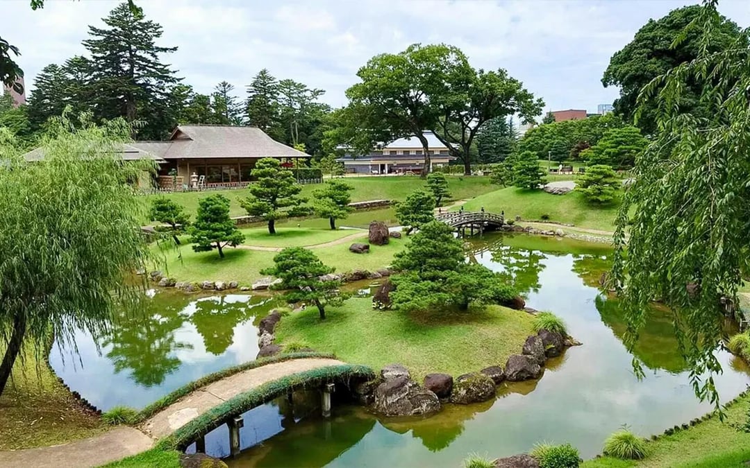 1-Day Tour from Kanazawa: Samurai, Matcha, Gardens and Geisha Image 3