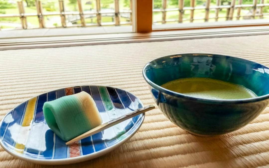 1-Day Tour from Kanazawa: Samurai, Matcha, Gardens and Geisha Image 4