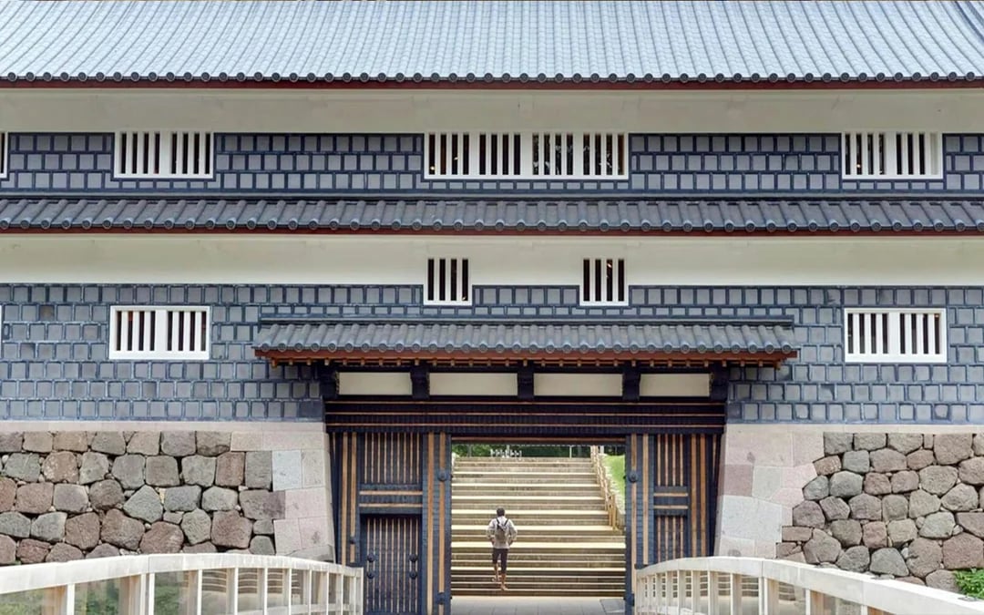 1-Day Tour from Kanazawa: Samurai, Matcha, Gardens and Geisha Image 10