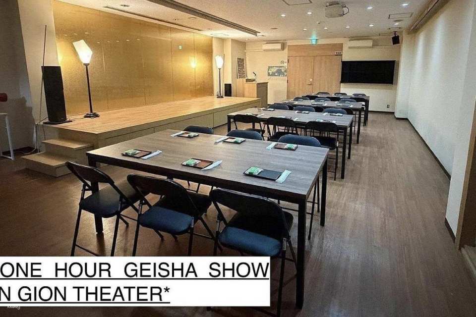 1 Hour Geisha/Maiko Show in Kyoto (Performance, Q&A, Traditional Game, Photo Session)