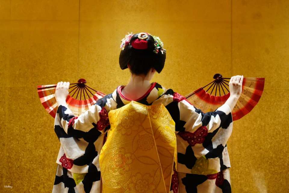 1 Hour Geisha/Maiko Show in Kyoto (Performance, Q&A, Traditional Game, Photo Session)