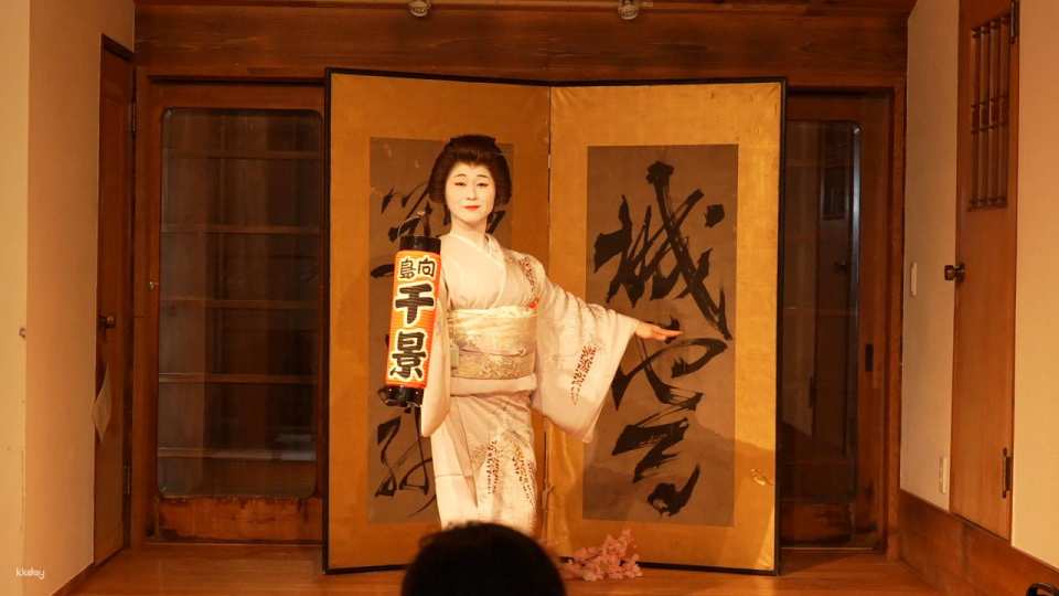 1 Hour Geisha Show in Asakusa Tokyo