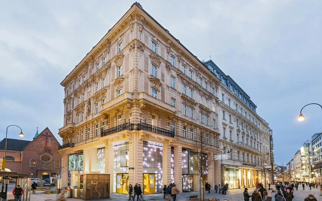 1-Hour Guided Tour of Vienna’s Swarovski House with Champagne & Gift Image 1