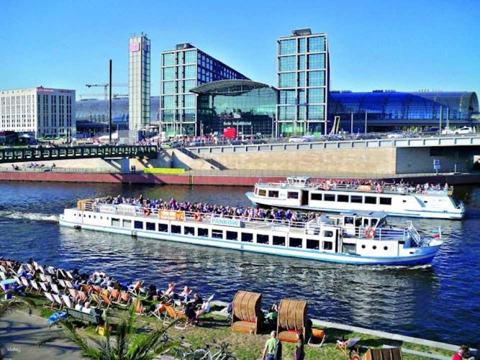 1-hour historical sightseeing cruise in Berlin