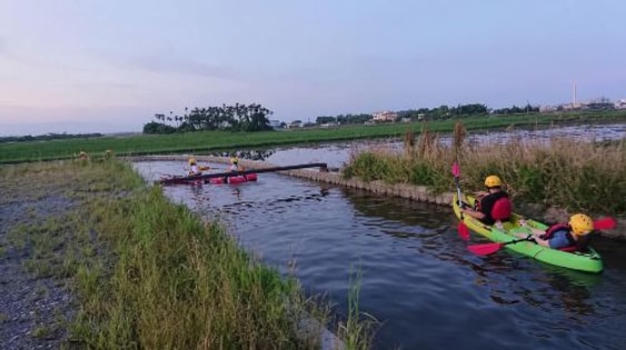 1-hour kayaking at Dongshan River Water Park – Yilan – Golden River Rice Paddies Canoeing Experience
