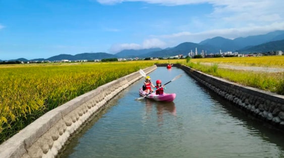 1-hour kayaking at Dongshan River Water Park – Yilan – Golden River Rice Paddies Canoeing Experience