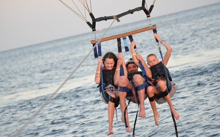 1 Hour Private Speedboat & Parasailing W/Transfer-Sharm El Sheikh Image 2