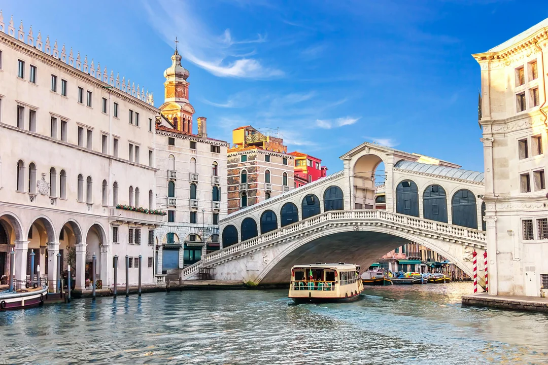 1-Hour Sightseeing Cruise on the Grand Canal Image 3