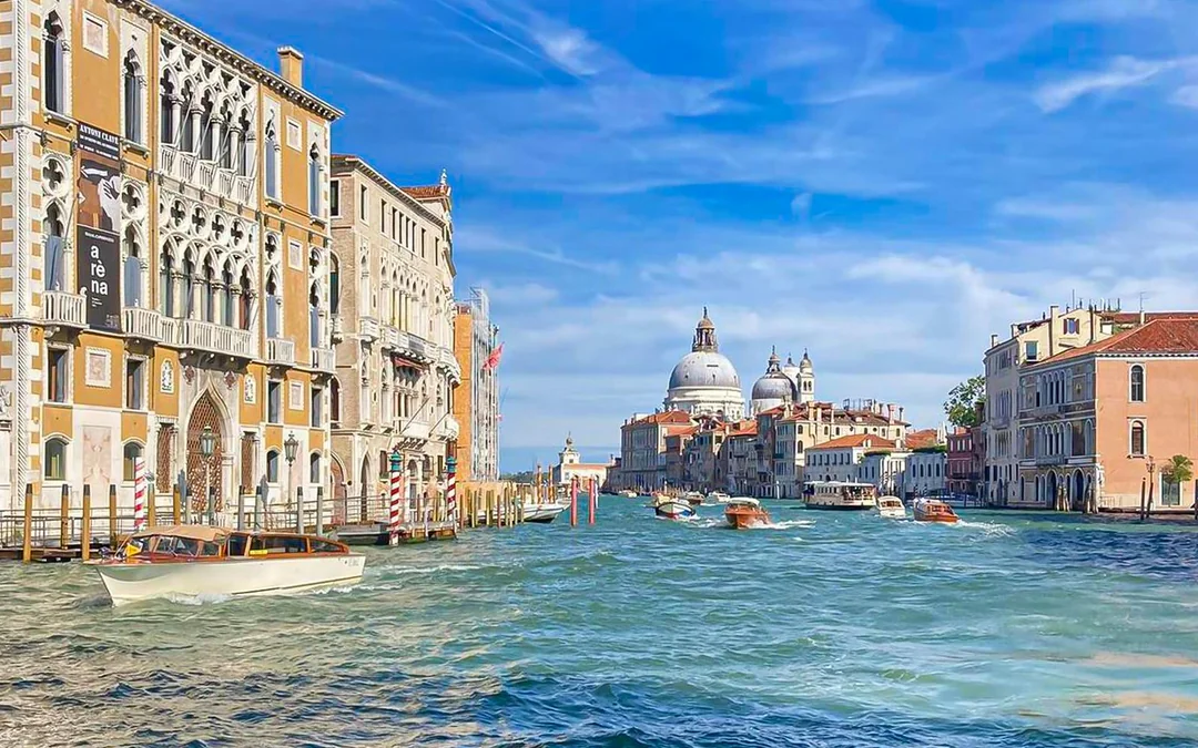 1-Hour Sightseeing Cruise on the Grand Canal Image 4
