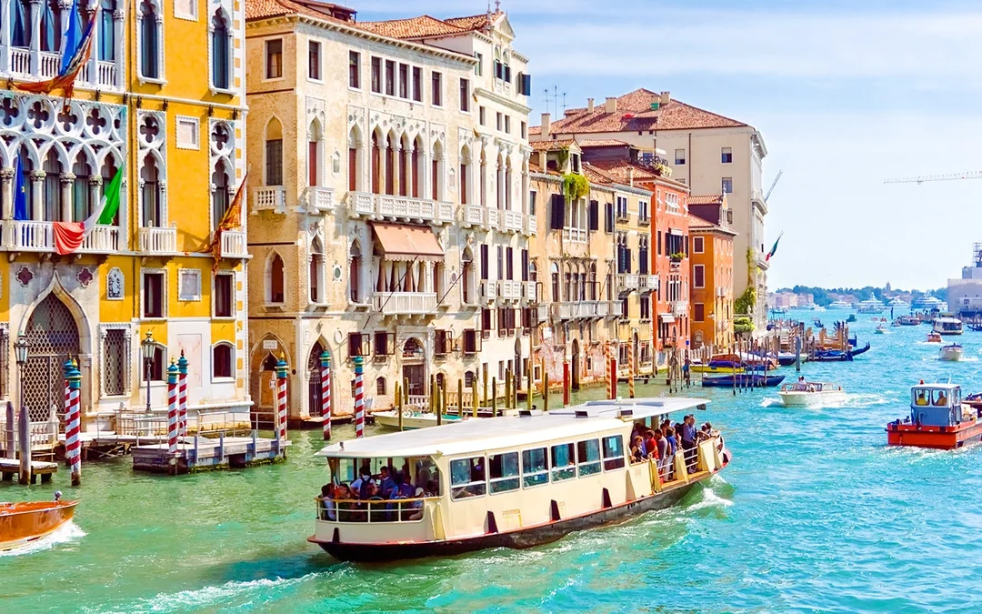 1-Hour Sightseeing Cruise on the Grand Canal Image 5