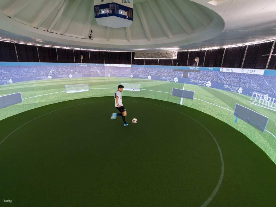 "Football Bot 360" virtual football training in Dübendorf