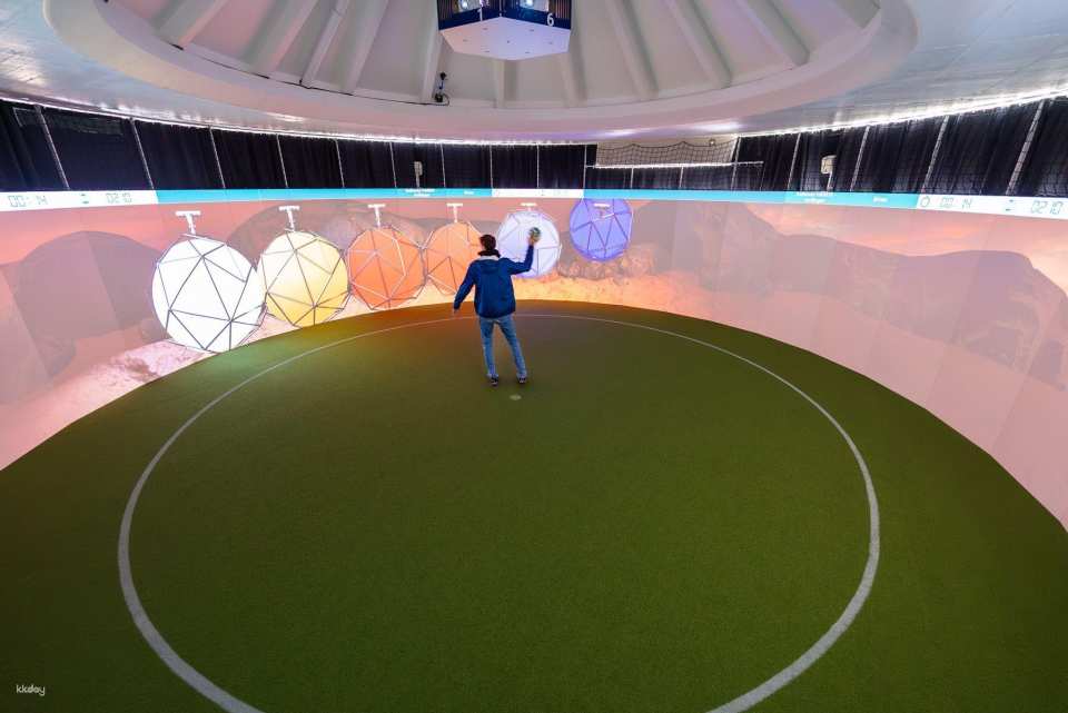 "Football Bot 360" virtual football training in Dübendorf