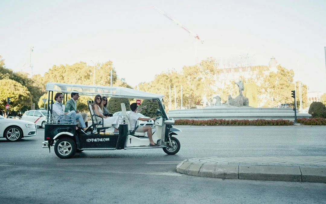 1 to 4-Hour Private Madrid Eco Tuk-Tuk Tour Image 8