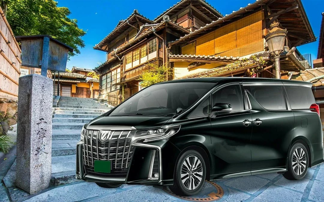 10 Hours Private charter car in Osaka and Kyoto, Japan Image 1