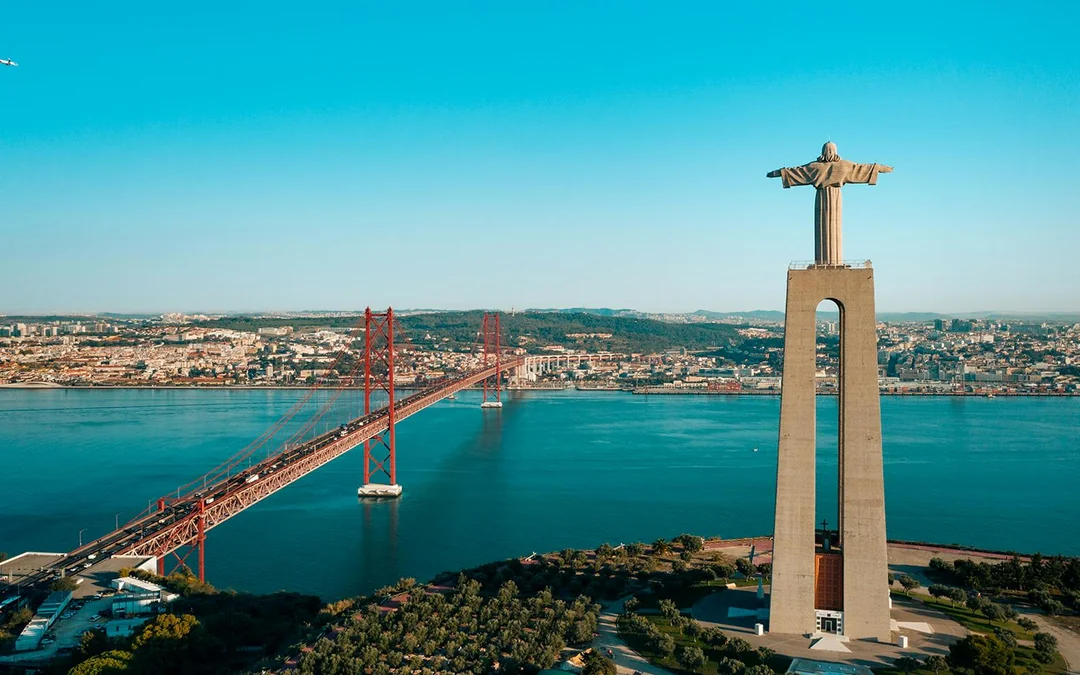10-Minute Helicopter Flight over Lisbon’s Coastline Image 3