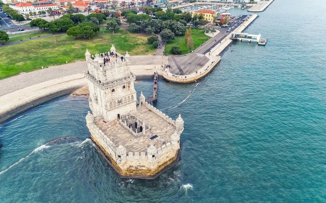 10-Minute Helicopter Flight over Lisbon’s Coastline Image 6