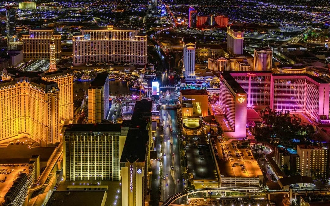 12-min Las Vegas Strip Highlights Night Helicopter Tour Image 7