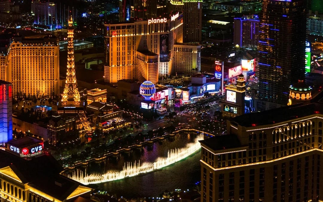 12-min Las Vegas Strip Highlights Night Helicopter Tour Image 8