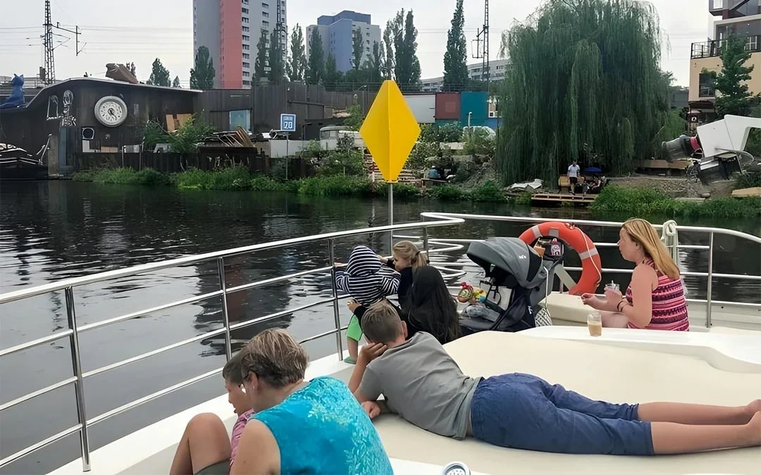 2.5-Hour Berlin Sightseeing Cruise on Eco-friendly Solar Catamaran Image 3