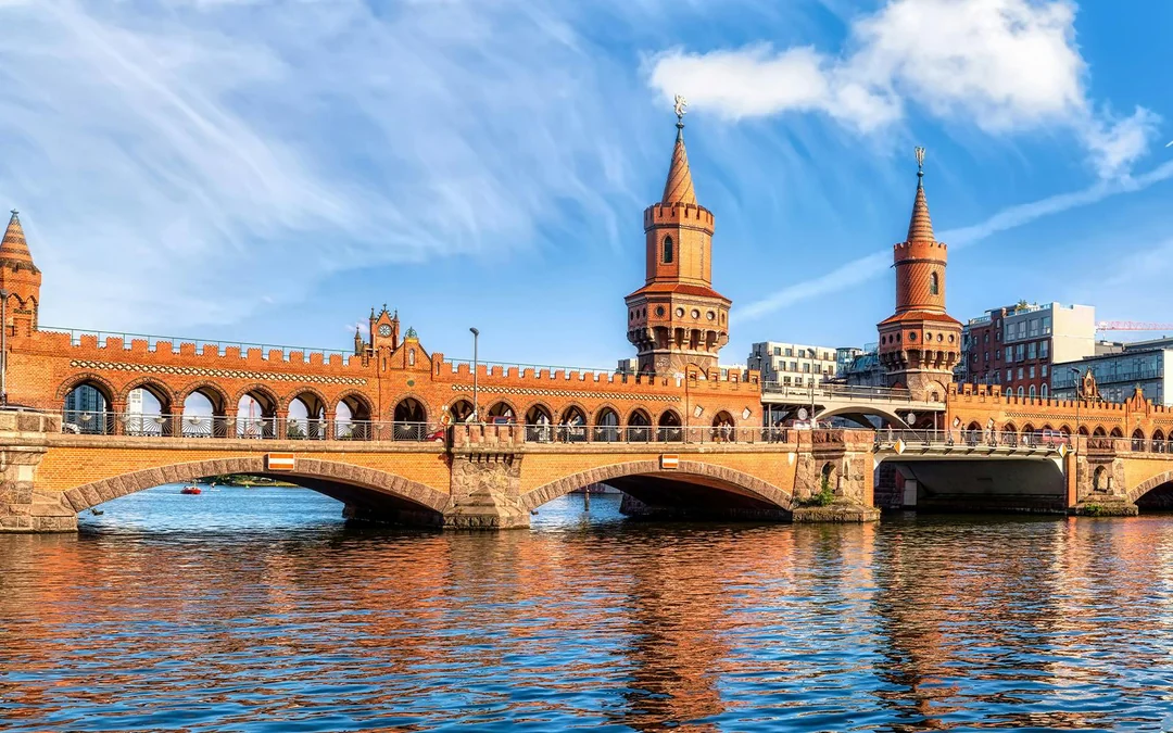 2.5-Hour Berlin Sightseeing Cruise on Eco-friendly Solar Catamaran Image 5