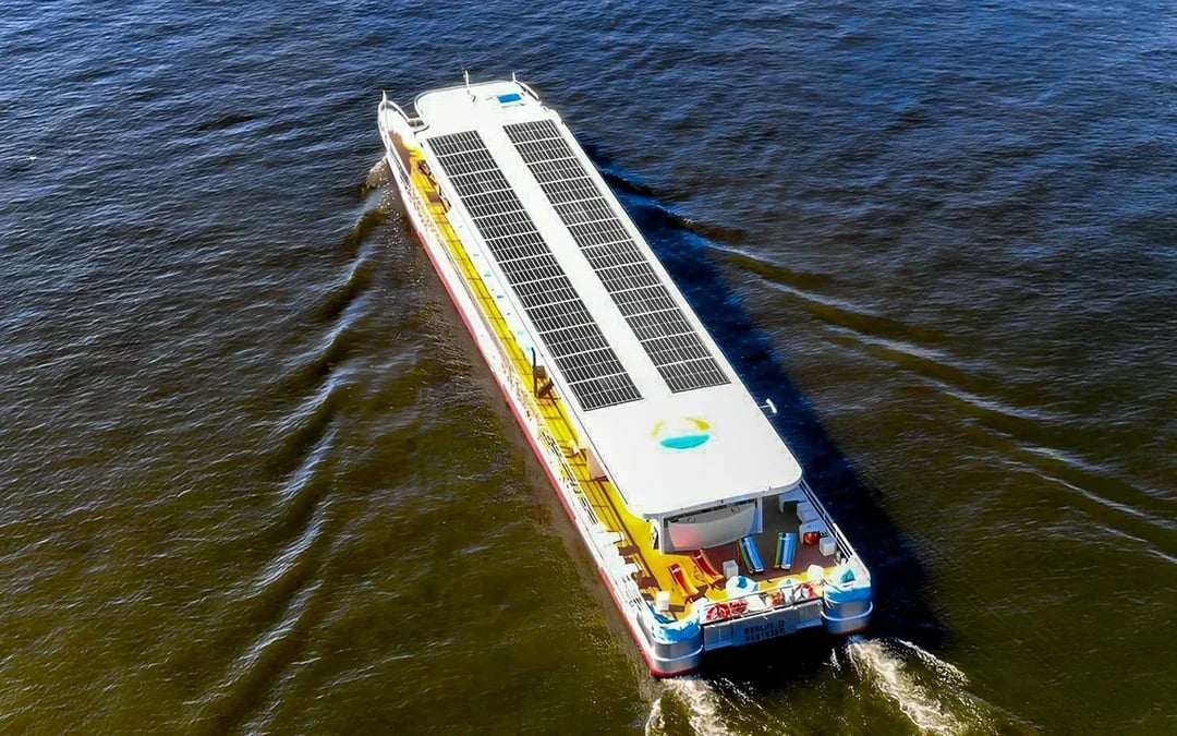 2.5-Hour Berlin Sightseeing Cruise on Eco-friendly Solar Catamaran Image 7