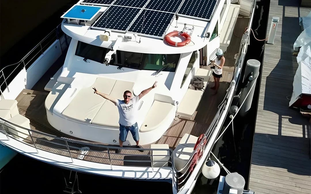 2.5-Hour Berlin Sightseeing Cruise on Eco-friendly Solar Catamaran Image 8