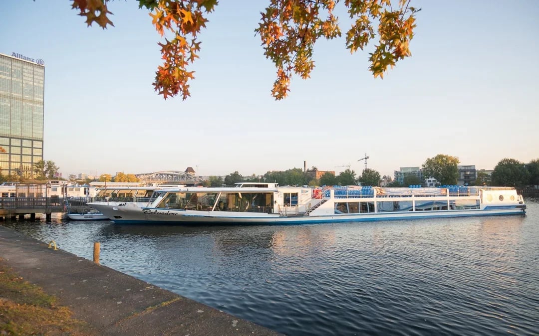 2.5-Hour City Boat Tour – Through the Center of Berlin to The West Harbor Image 5