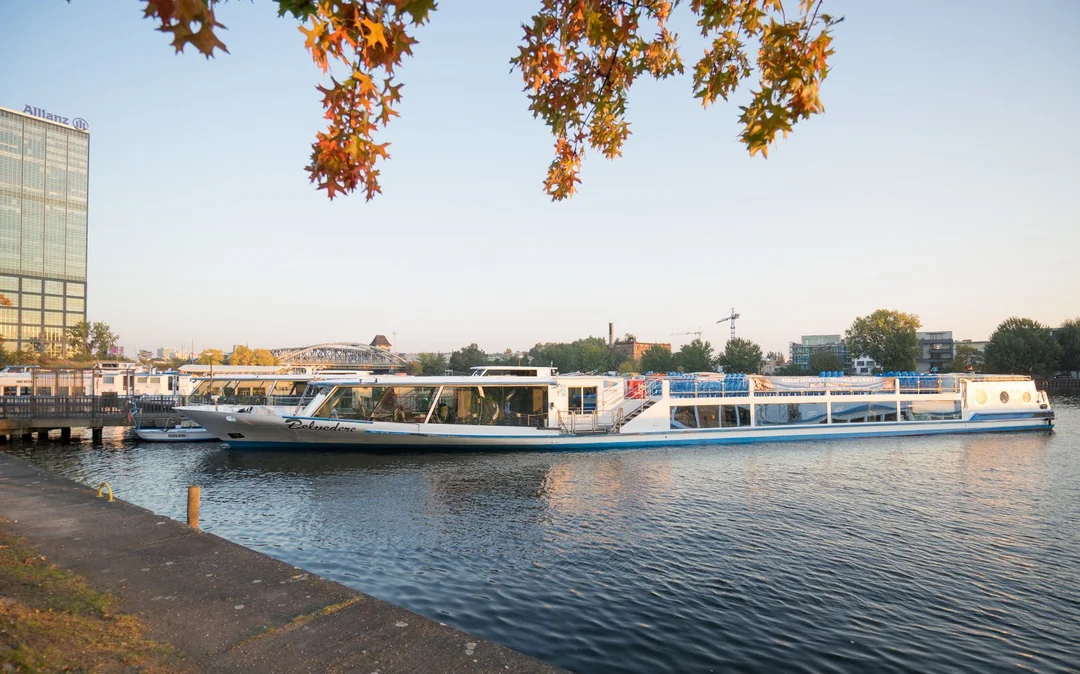 2.5-Hour City Boat Tour – Through the Center of Berlin to The West Harbor Image 5