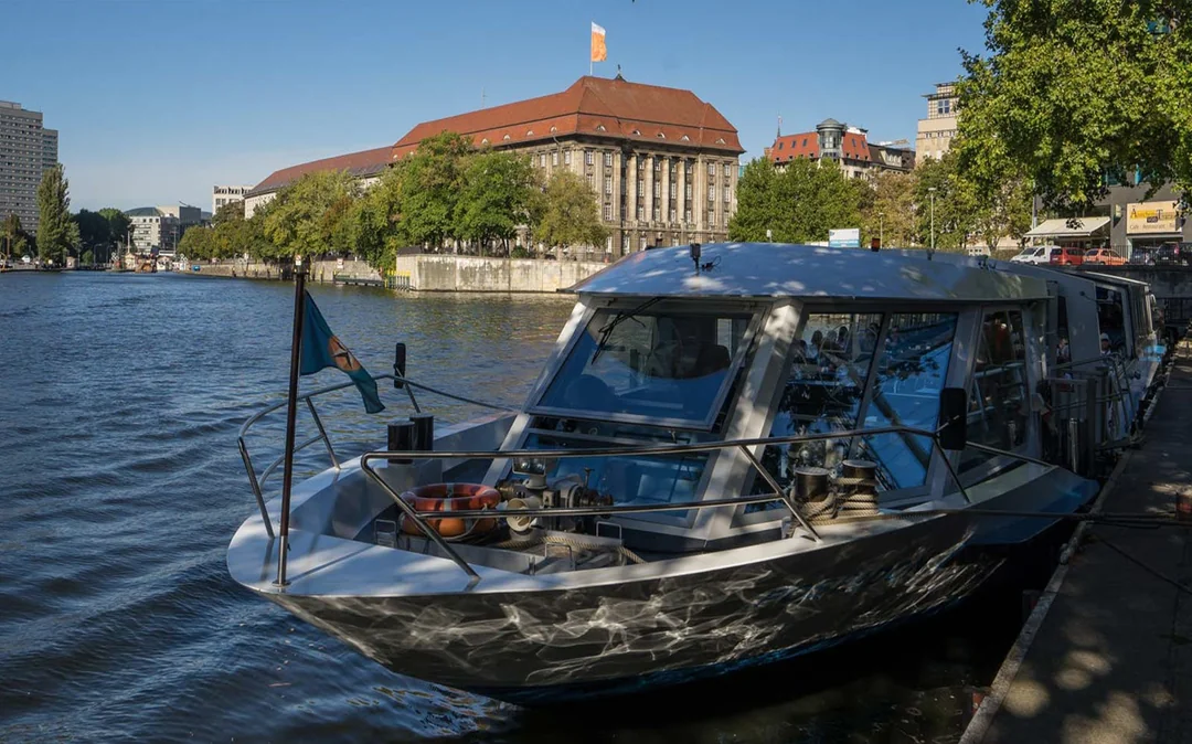 2.5-Hour City Boat Tour – Through the Center of Berlin to The West Harbor Image 6
