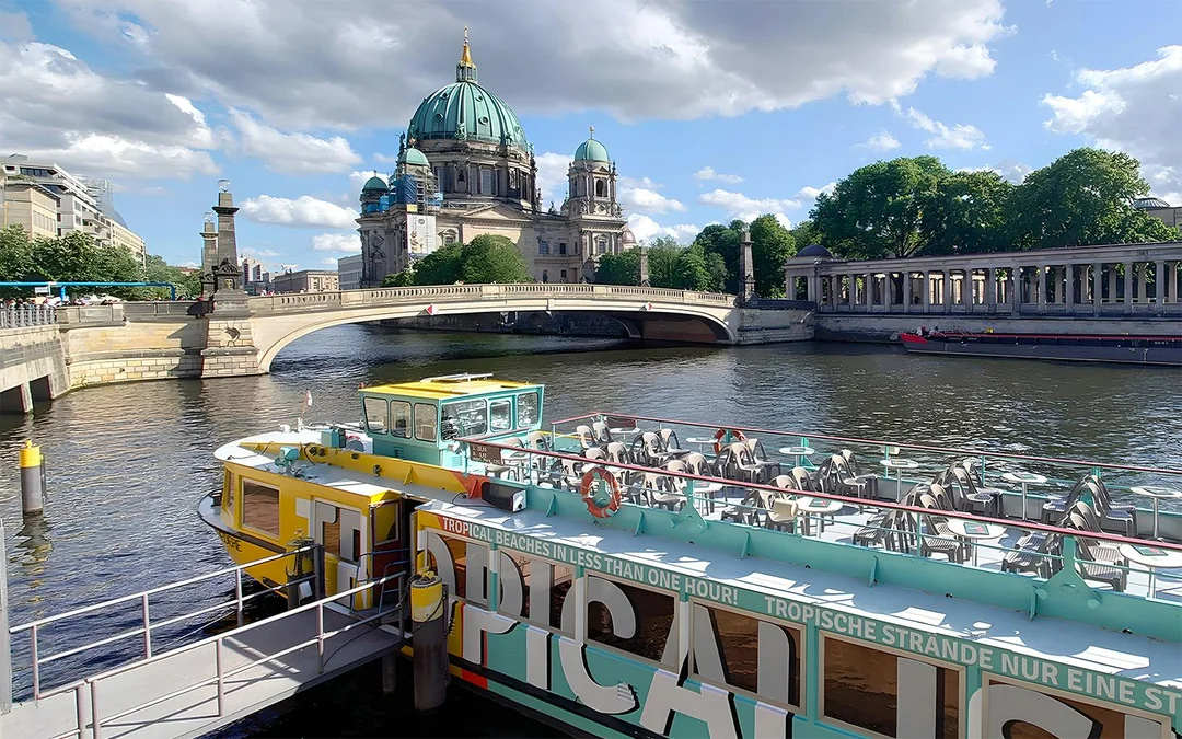2.5-Hour East-Side-Tour Sightseeing Cruise in East Berlin Image 1