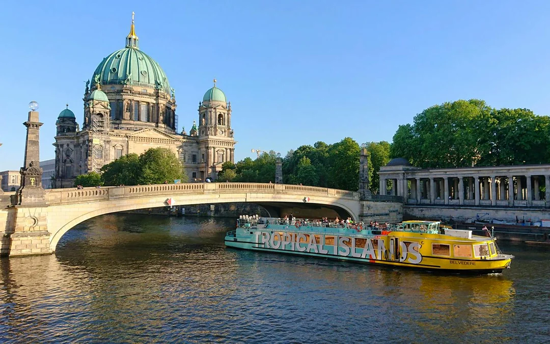 2.5-Hour East-Side-Tour Sightseeing Cruise in East Berlin Image 2