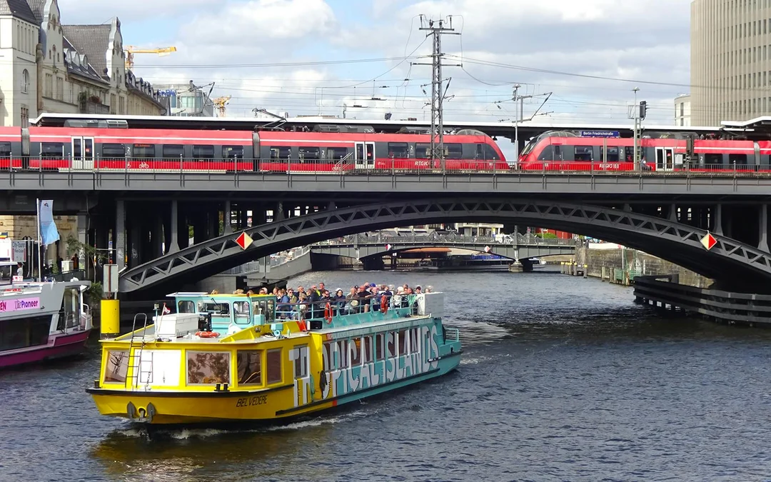 2.5-Hour East-Side-Tour Sightseeing Cruise in East Berlin Image 4
