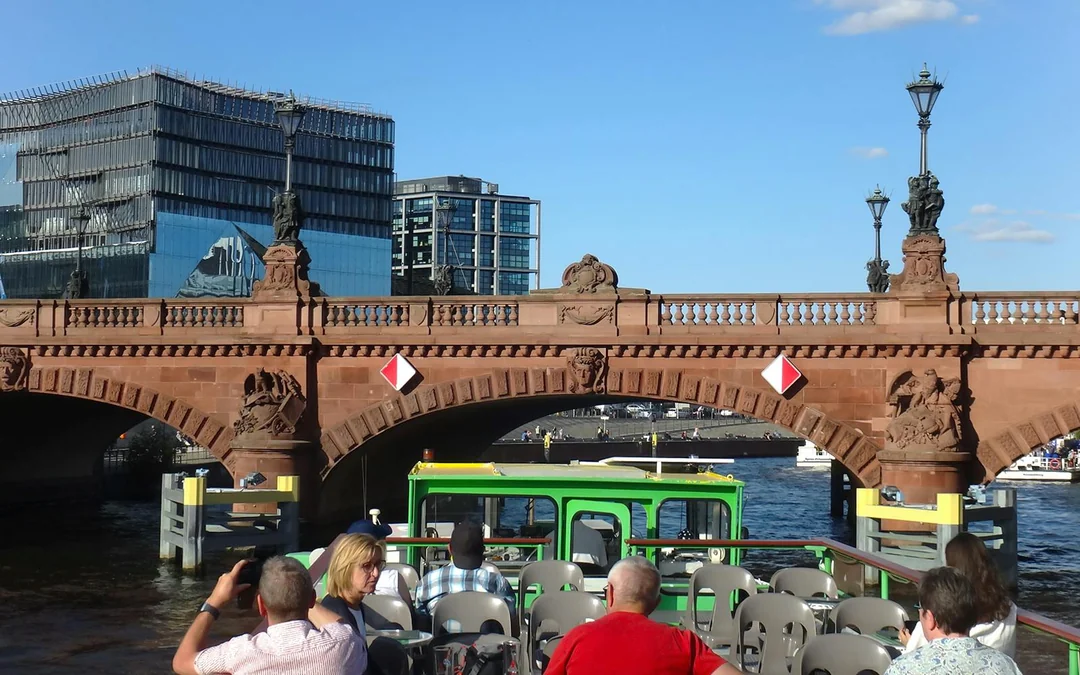 2.5-Hour East-Side-Tour Sightseeing Cruise in East Berlin Image 5