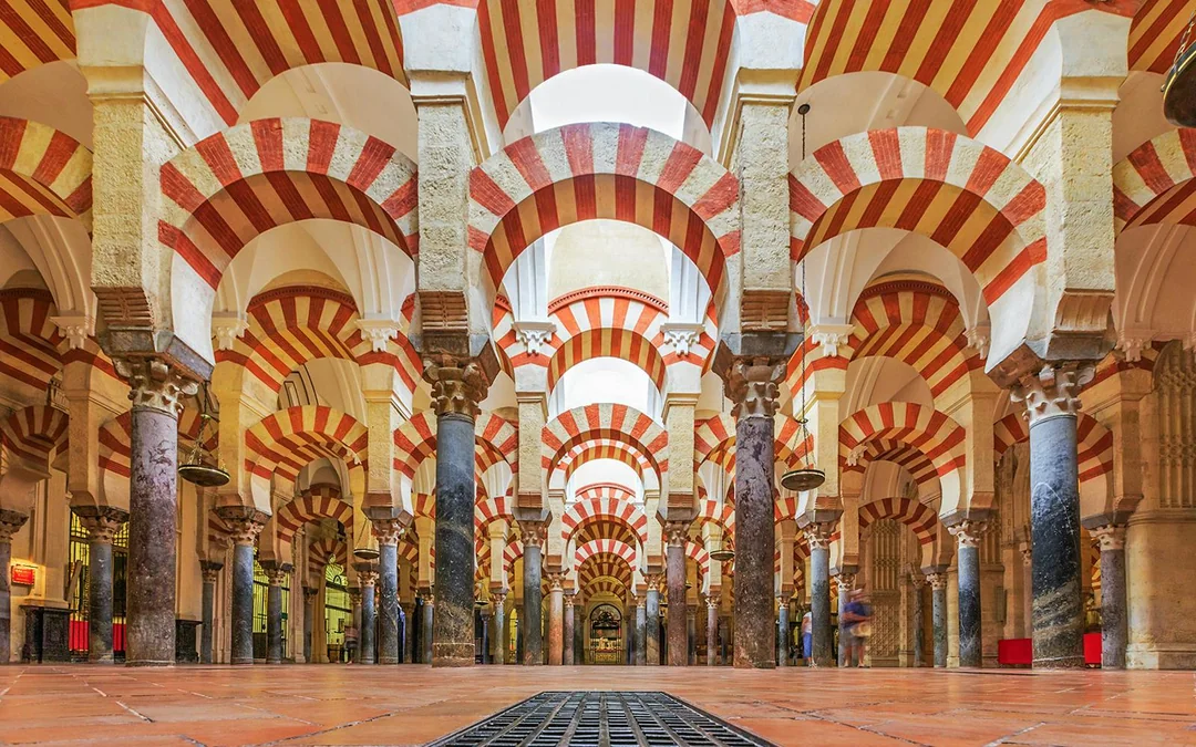 2.5-Hour Guided Tour of Córdoba Cathedral-Mosque & Alcázar Image 1