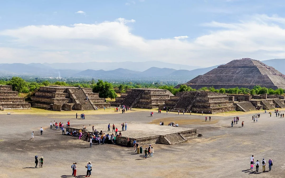 2-Day Mexico City Tour: Teotihuacán, Basilica, Frida Kahlo Museum, Xochimilco & Coyoacán Image 2