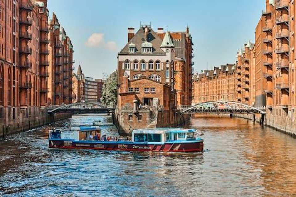 2-Hour Hamburg Port Cruise with Live Commentary