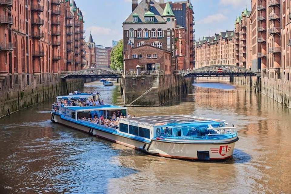 2-Hour Hamburg Port Cruise with Live Commentary