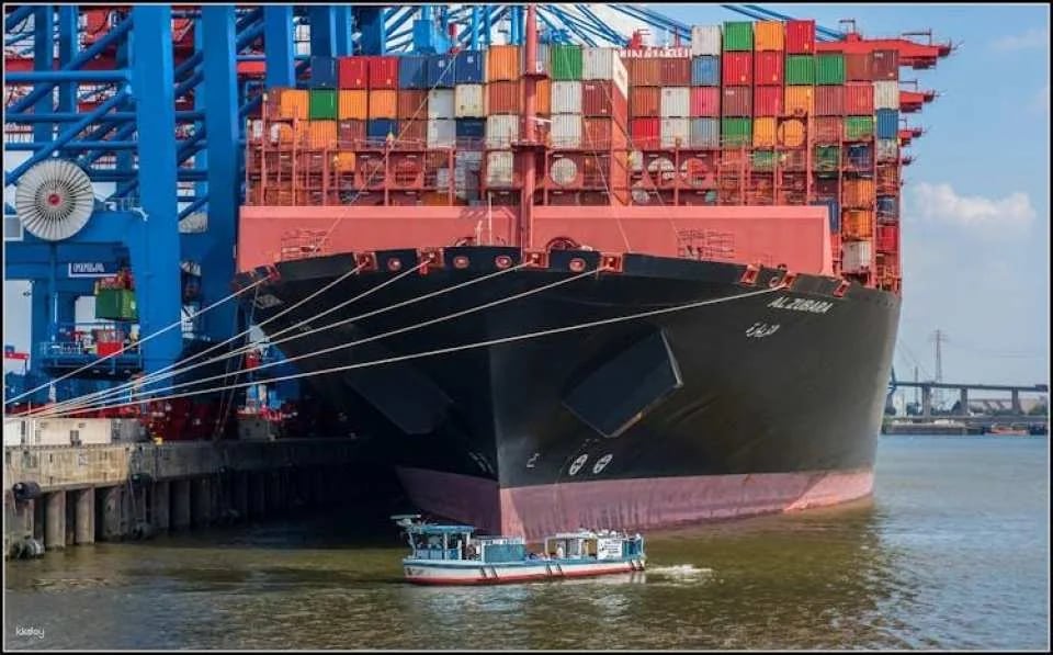 2-Hour Hamburg Port Cruise with Live Commentary