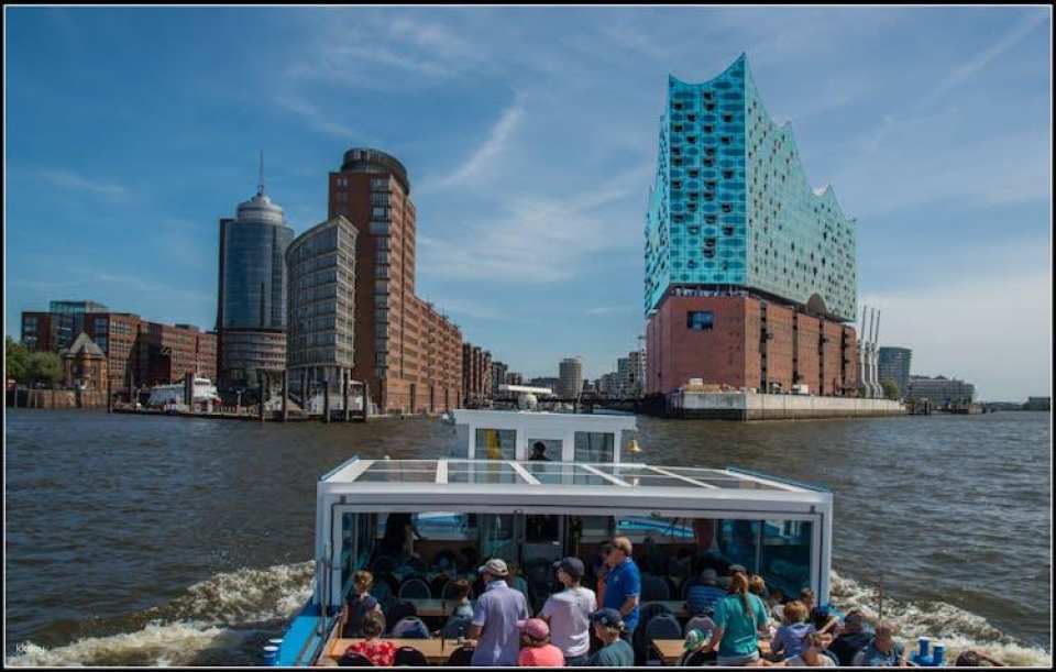 2-Hour Hamburg Port Cruise with Live Commentary
