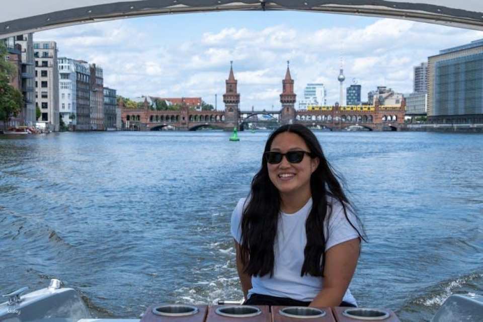 2 Hour Boat Rental Sightseeing Experience in Berlin