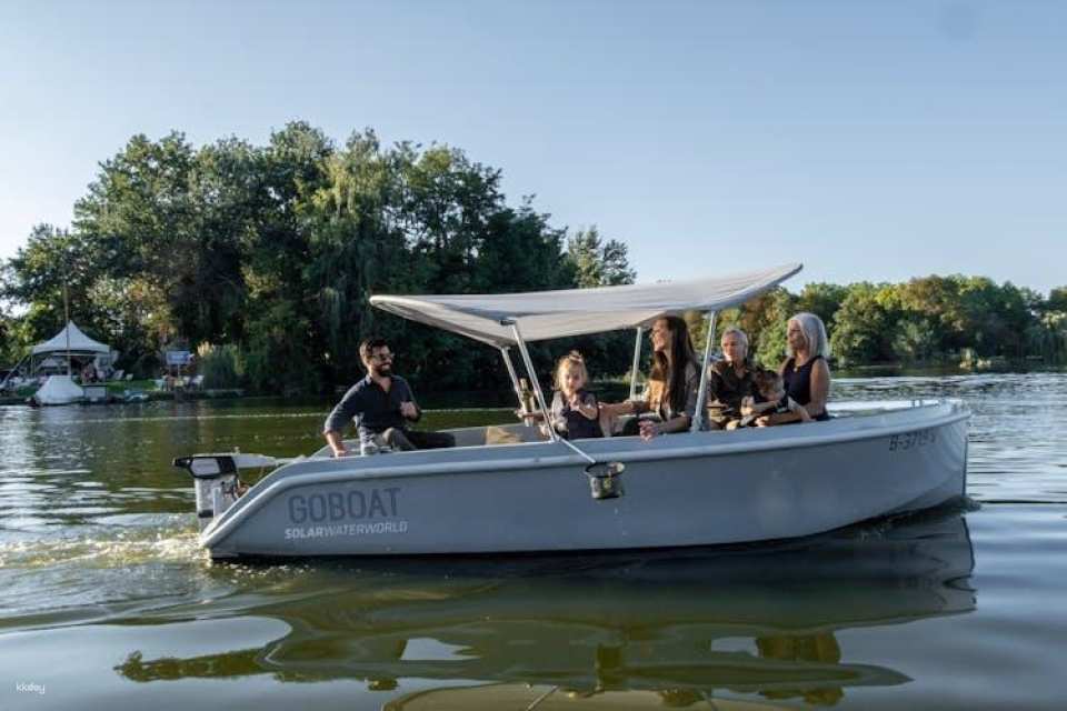 2 Hour Boat Rental Sightseeing Experience in Berlin