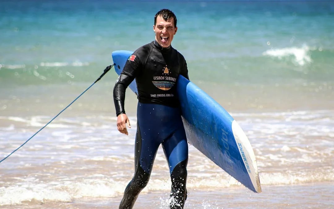 2-Hour Group Surf Lesson in Carcavelos Beach Image 1