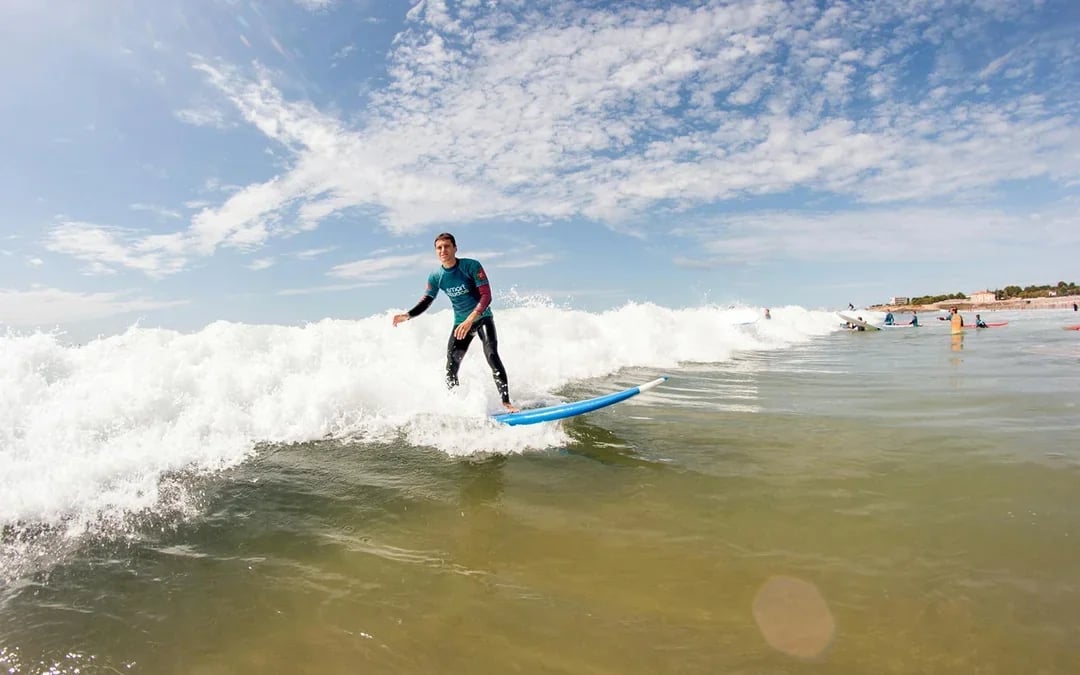 2-Hour Group Surf Lesson in Carcavelos Beach Image 6