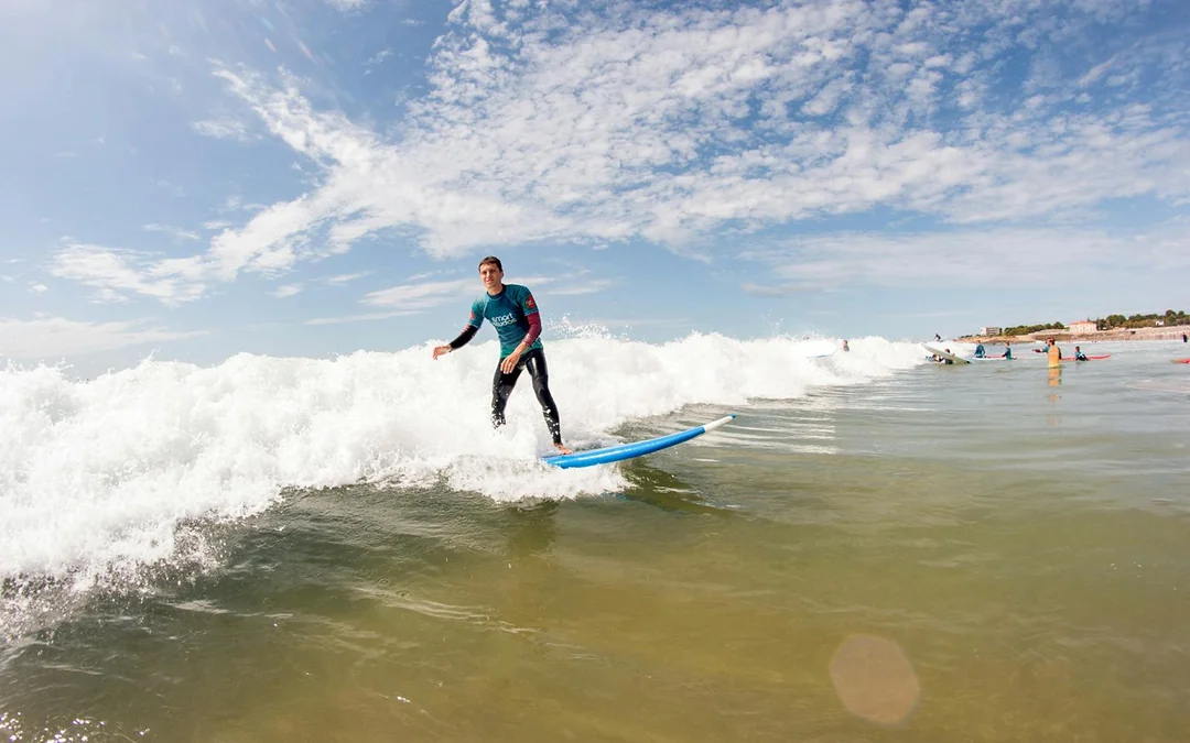 2-Hour Group Surf Lesson in Carcavelos Beach Image 6