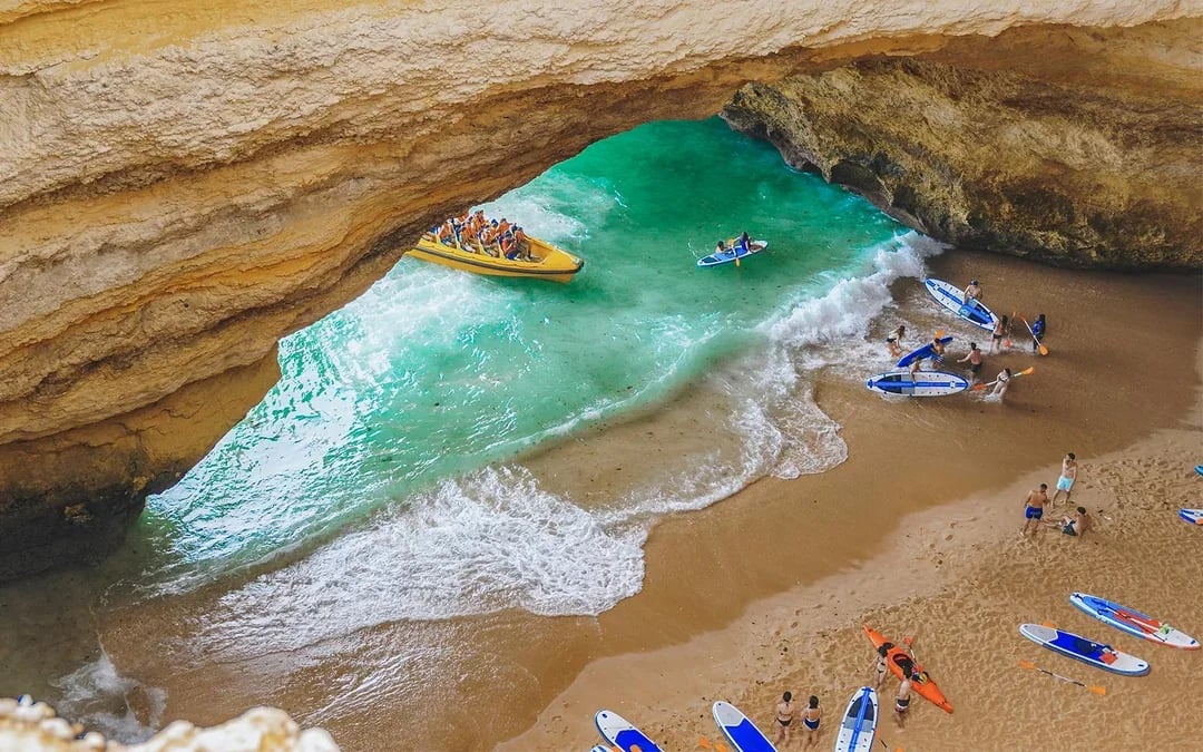 2 Hour Guided Dolphin Watching and Cave Cruise in Algarve Image 2